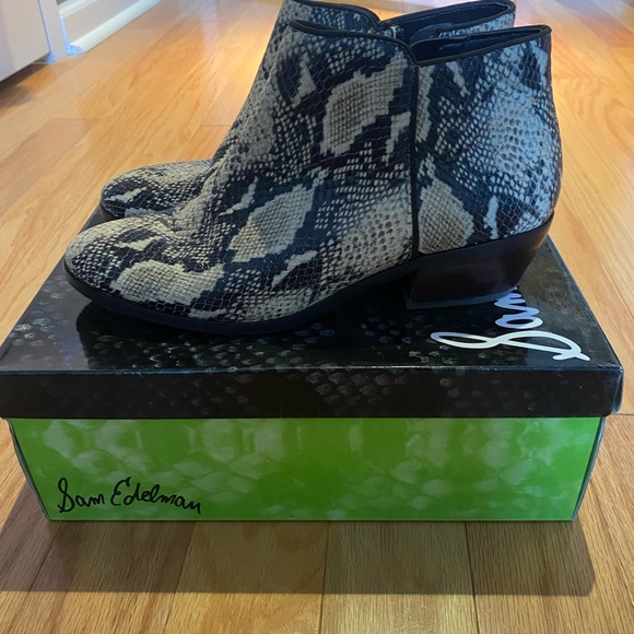 Sam Edelman Petty Ankle Bootie in black and white snakeskin size 8.5 - Picture 2 of 5